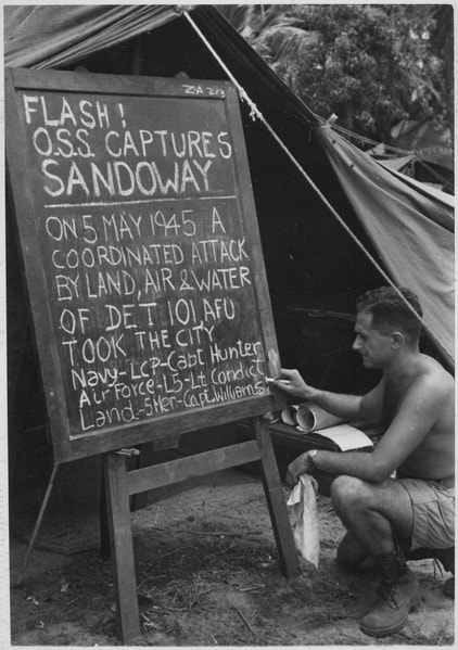 lossy-page1-422px-Private_First_Class_Edeleanu_prints_news_bulletin_on_bulletin_board_outside_Intelligence_tent_of_Kyaukpyu_Camp_the..._-_NARA_-_540055 Delivery of foresight products - visual, images